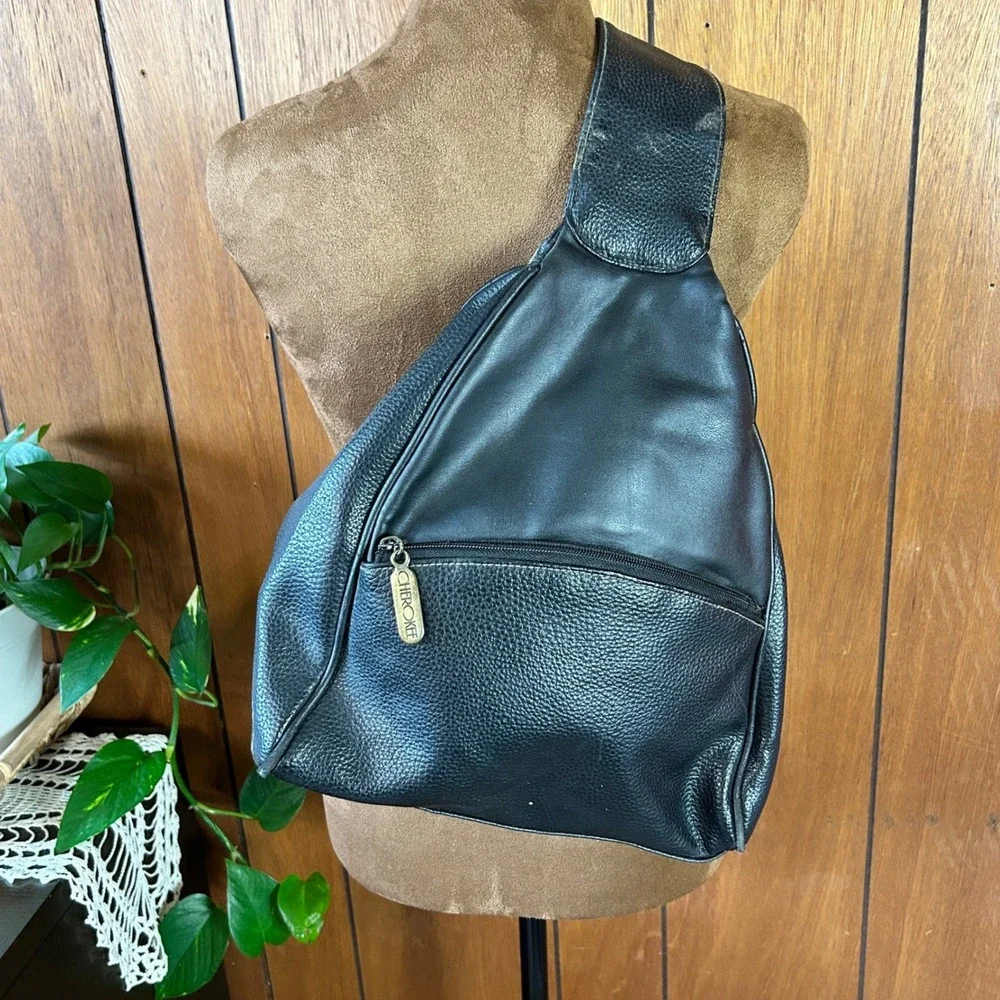 Vintage Cherokee Black Pebbled Faux Leather Sling‎ Backpack Crossbody Bag